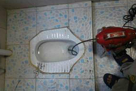 茌平菜屯厕所堵怎么样通|卫生间漏水一次多少钱,附近上门水管维修